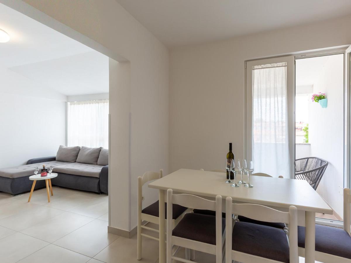 Amoroso Apartment 200M From Sea Porec Exterior photo