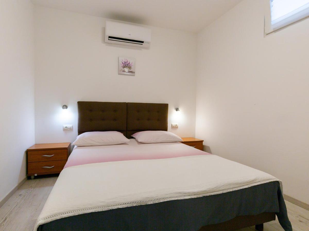 Amoroso Apartment 200M From Sea Porec Exterior photo