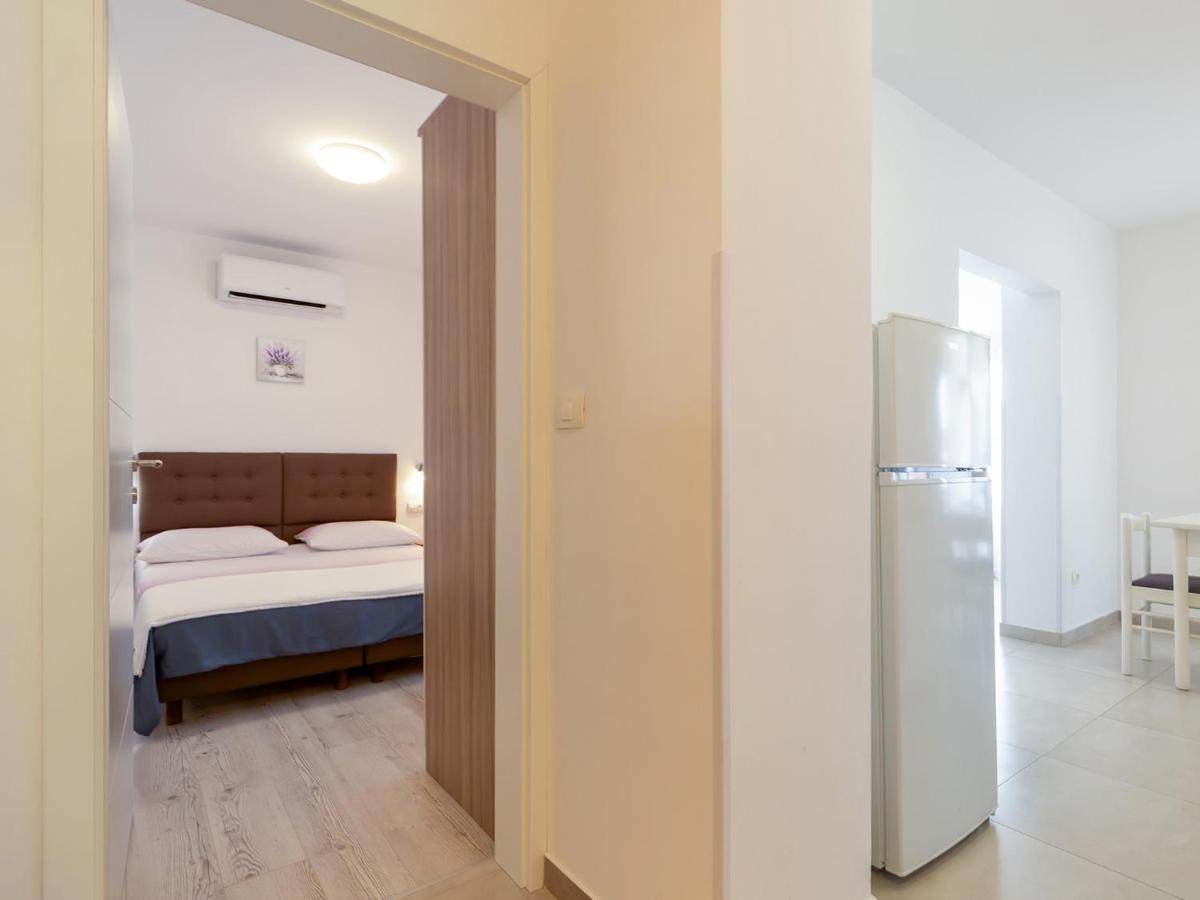 Amoroso Apartment 200M From Sea Porec Exterior photo