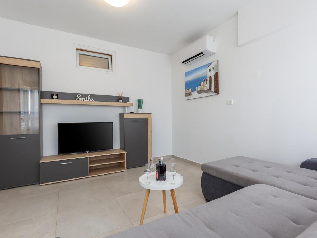 Amoroso Apartment 200M From Sea Porec Exterior photo