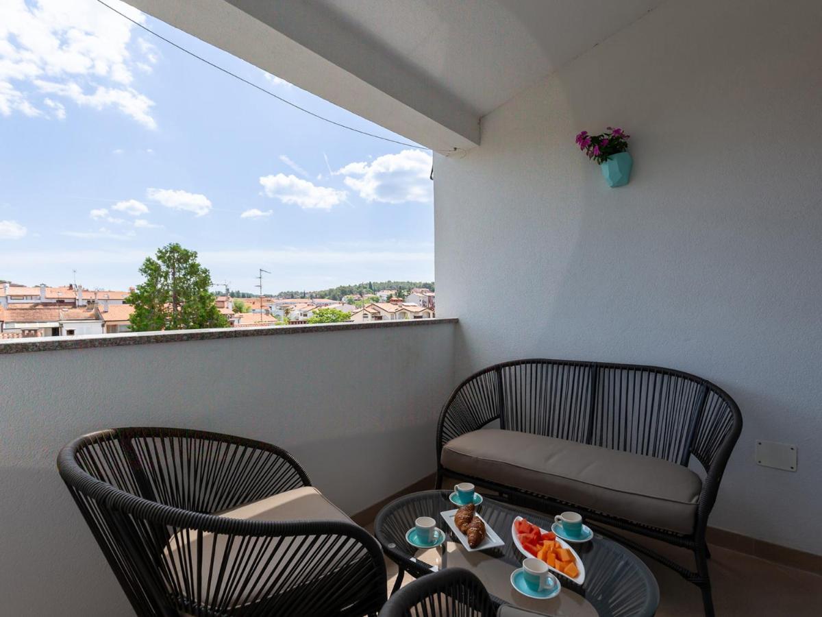 Amoroso Apartment 200M From Sea Porec Exterior photo